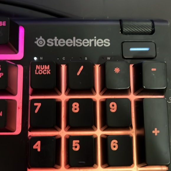 SteelSeries Apex 3 RGB gaming keyboard - Picture 5 of 7